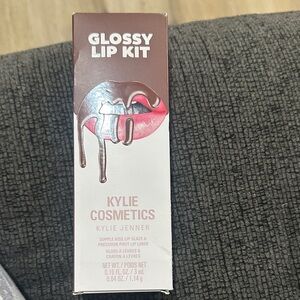 Kylie Cosmetics Glossy Lip Kit in espresso